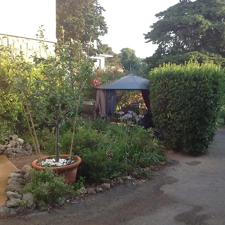 à Fréjus, 40 M², Proche Du Jardin